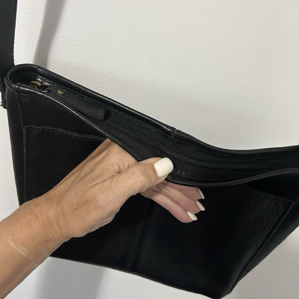 Duluth Trading Co. Bag Crossbody Purse Black Pebbled Leather Minimalist Classic - Picture 7 of 11